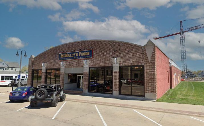 Pictures of Retail property located at 1026 Main St, Grinnell, IA 50112 for sales - image #1