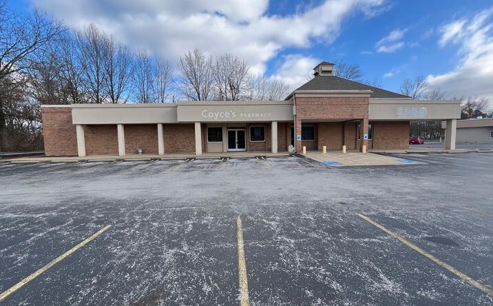 Pictures of Mixed Use, Office, Retail property located at 1112 W 7th St, Hopkinsville, KY 42240 for sales - image #1