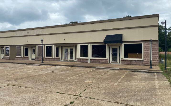 Pictures of Retail property located at 4970 Raymond Ave, Tupelo, MS 38801 for sales - image #1