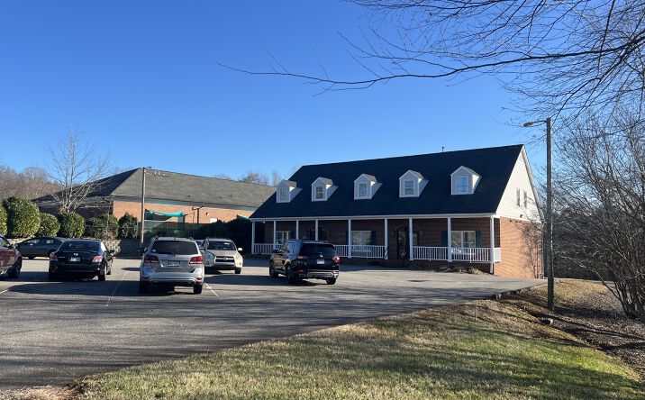 Pictures of Office, Retail property located at 606 Signal Hill Drive Extension, Statesville, NC 28625 for sales - image #1
