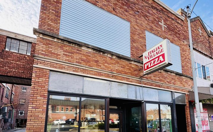 Pictures of Retail property located at 111 W 1ST Avenue, Monmouth, IL 61462 for sales - image #1
