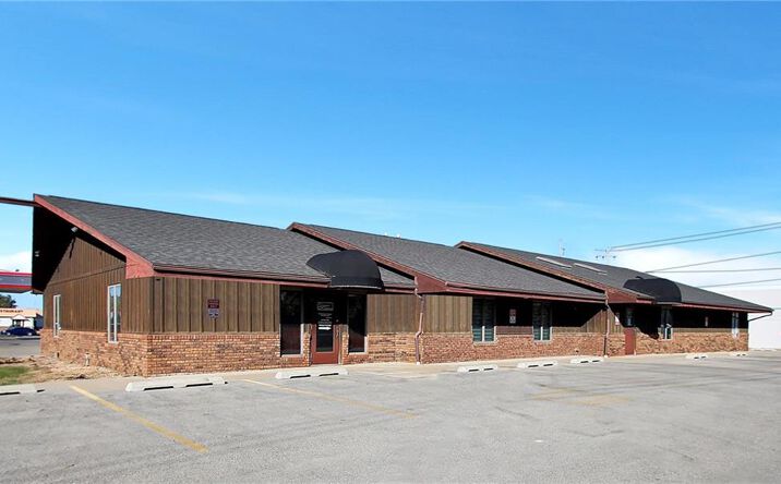 Pictures of Office, Land property located at 1605 Reynolds Dr, Charleston, IL 61920 for sales - image #1