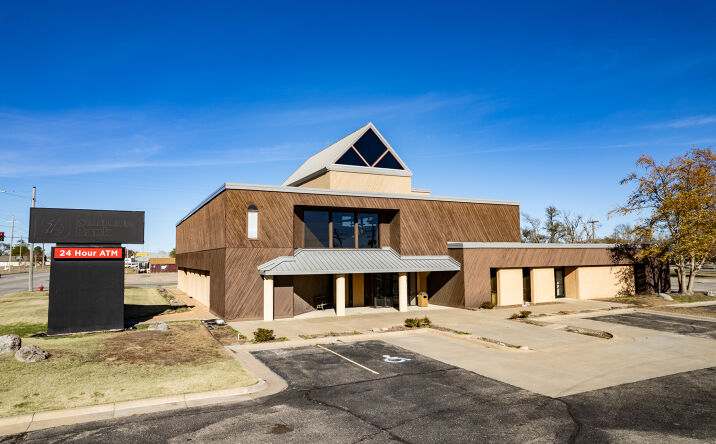 Pictures of Office property located at 524 N Main St, South Hutchinson, KS 67505 for sales - image #1