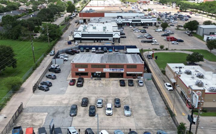 Pictures of Retail property located at 8408 S Texas 6, Houston, TX 77083 for sales - image #1