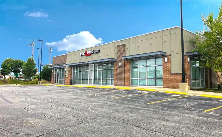 Pictures of Retail property located at 1801 W Lake St, Addison, IL 60101 for sales - image #1