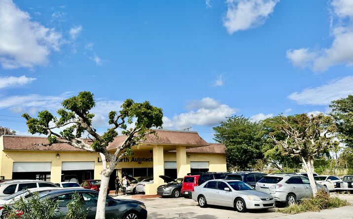 Pictures of Industrial, Mixed Use, Retail, Self Storage property located at 901 S Dixie Hwy, Lake Worth Beach, FL 33460 for sales - image #1