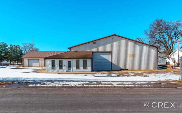 Pictures of Retail, Industrial property located at 305 N 3rd St, Pekin, IL 61554 for comps - image #1