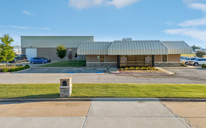 Pictures of Industrial, Office property located at 2005 N Yellowood Ave, Broken Arrow, OK 74012 for sales - image #1