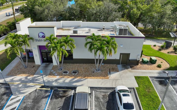 Pictures of Retail property located at 11290 Summerlin Square Dr, Fort Myers Beach, FL 33931 for sales - image #1