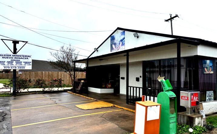 Pictures of Retail property located at 1000 Wilson Dr, Rosenberg, TX 77471 for sales - image #1