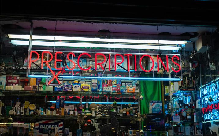 Pictures of Retail property located at Retail Pharmacy with Insurance Contracts, Hollywood, FL 33024 for sales - image #1