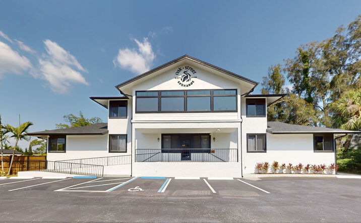 Pictures of Hospitality, Mixed Use, Office property located at 10787 Oak St NE, St. Petersburg, FL 33716 for sales - image #1