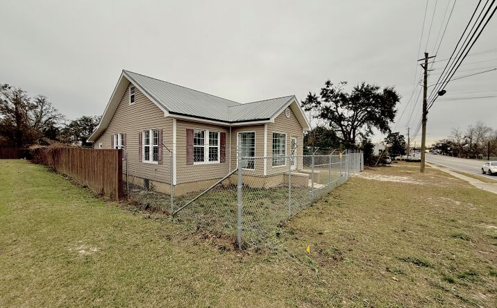 Pictures of Mixed Use, Office, Special Purpose property located at 66 W Coffee St, Hazlehurst, GA 31539 for sales - image #1