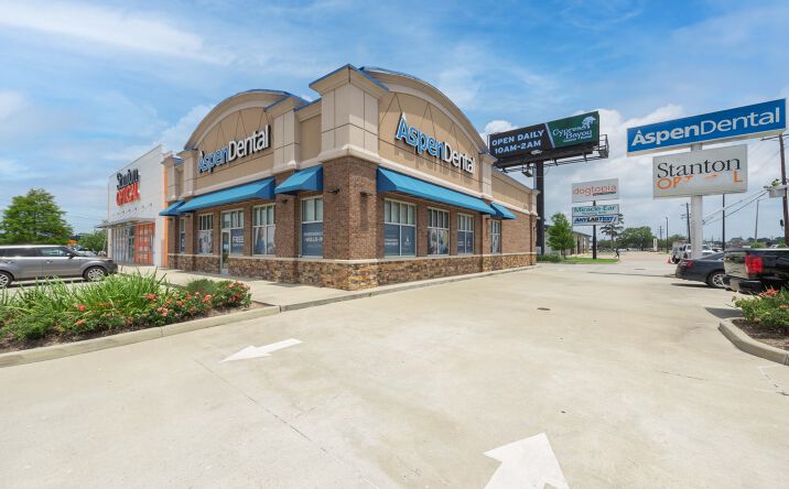 Pictures of Retail property located at 5540 Johnston St, Lafayette, LA 70503 for sales - image #1