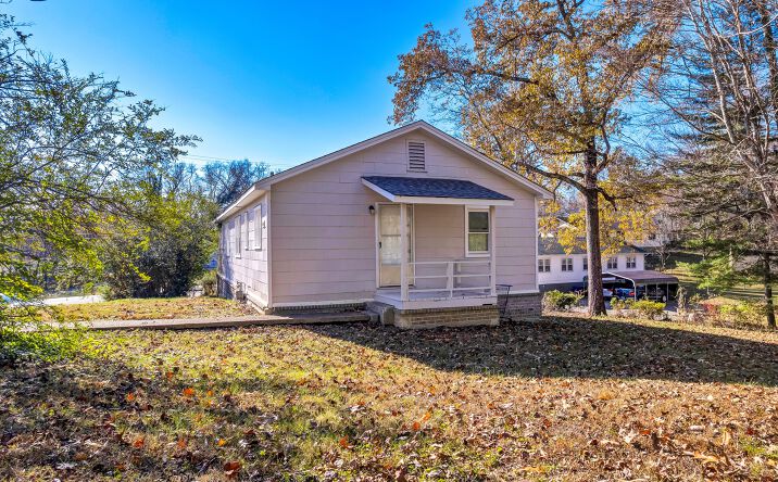 Pictures of Multifamily property located at 558 W Outer Dr, Oak Ridge, TN 37830 for sales - image #1
