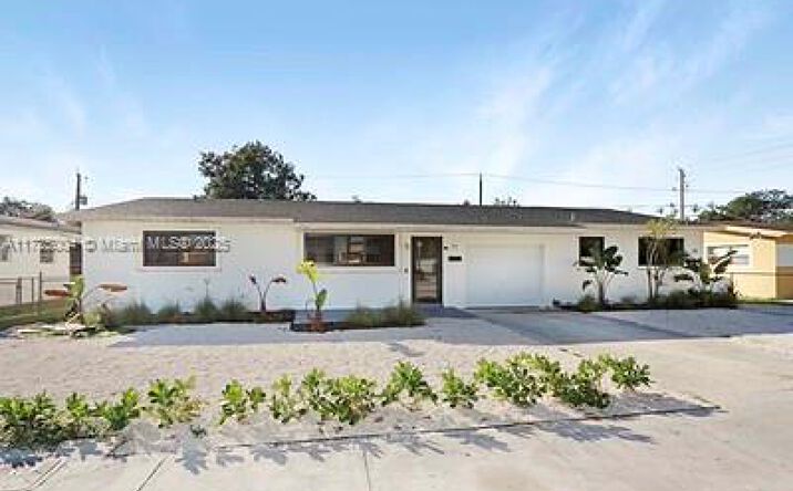 Pictures of Multifamily property located at 70 NE 186th Ter, Miami, FL 33179 for sales - image #1