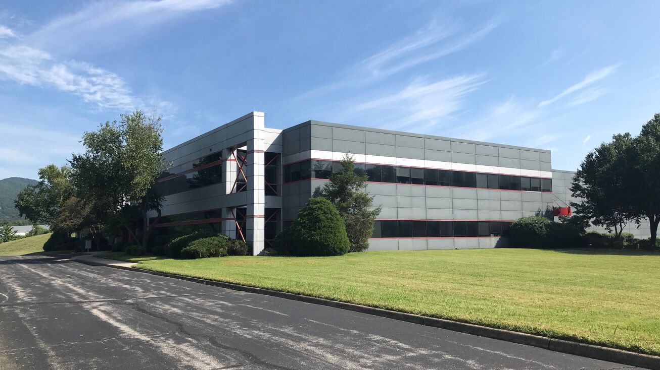 1936 Blue Hills Dr NE, Roanoke, VA 24012