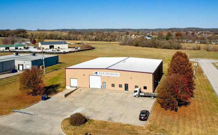 Pictures of Industrial property located at 1821 Commerce Dr, Tonganoxie, KS 66086 for sales - image #1