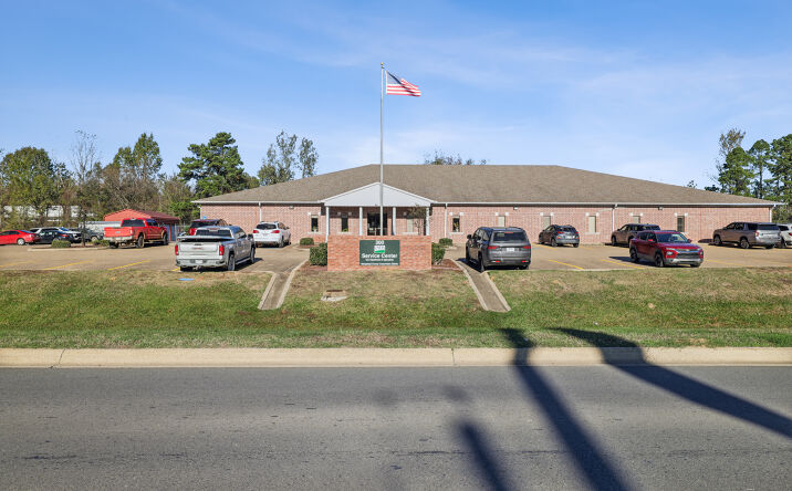 Pictures of Office property located at 300 W Commerce Blvd, Hope, AR 71801 for sales - image #1