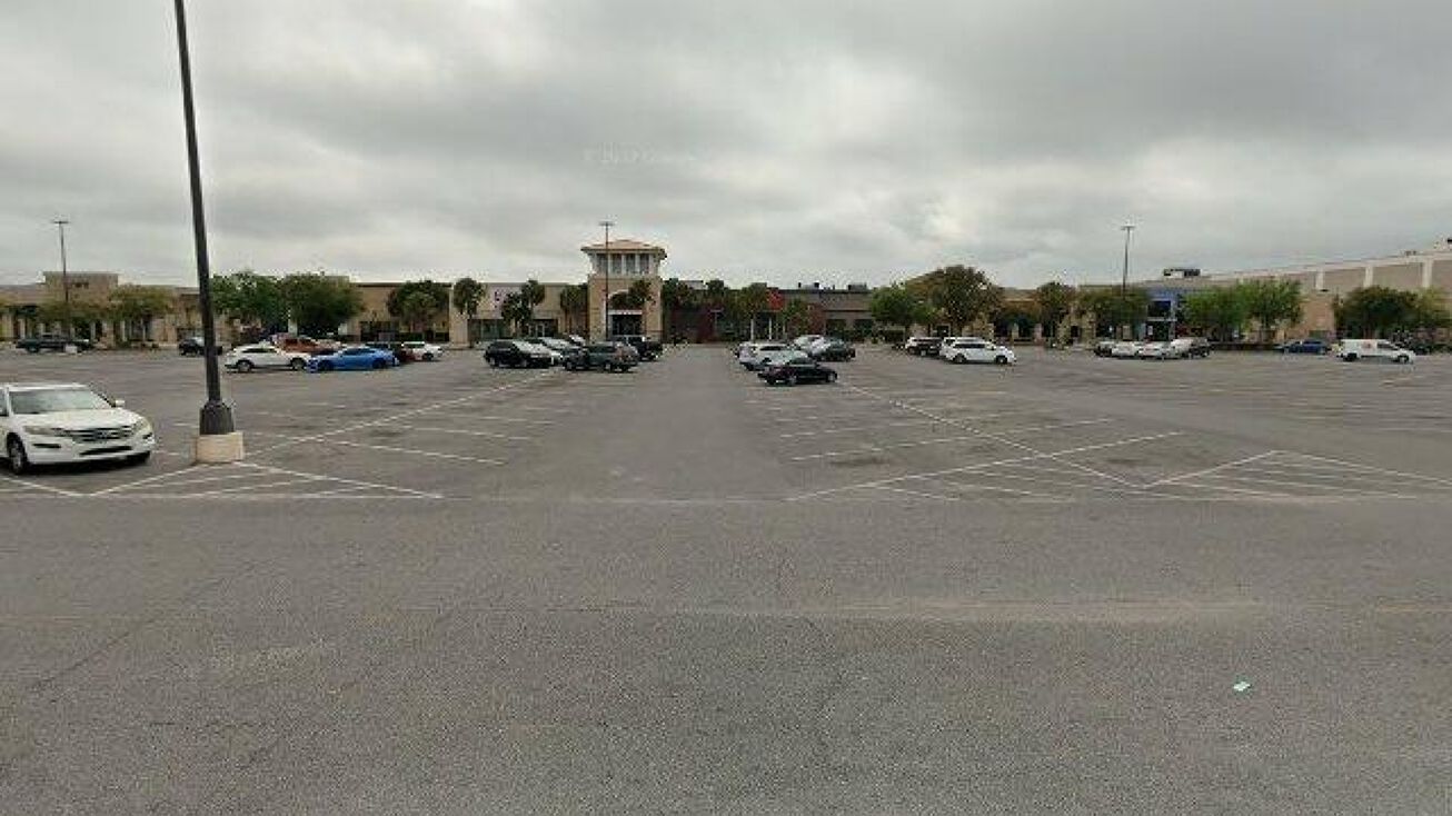 Pictures of Retail, Business for Sale property located at 5100 N 9th Ave, Pensacola, FL 32504 for sales - image #1