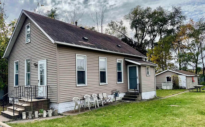 Pictures of Multifamily property located at 706 4th St, Rock Island, IL 61201 for sales - image #1