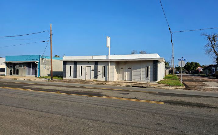 Pictures of Office property located at 220 E Texas Ave, Baytown, TX 77520 for sales - image #1