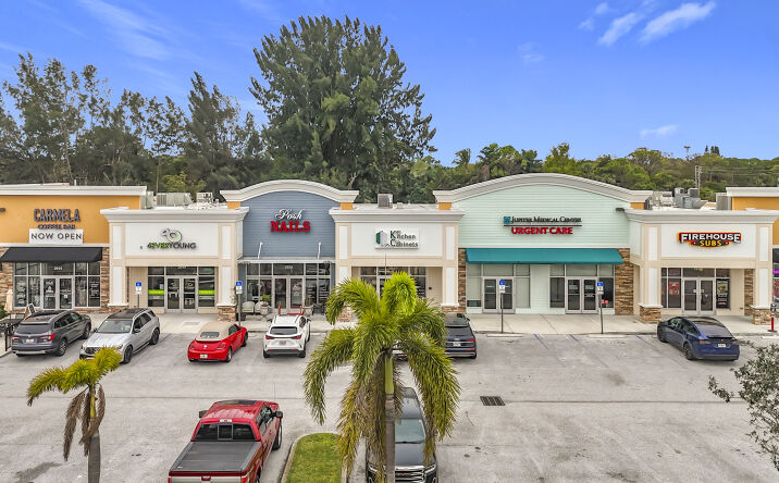 Pictures of Retail property located at 2620 SE Federal Hwy, Stuart, FL 34994 for sales - image #1