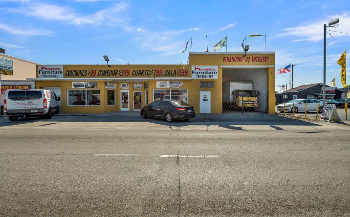 Pictures of Retail property located at 430 E 9th St, Hialeah, FL 33010 for sales - image #1