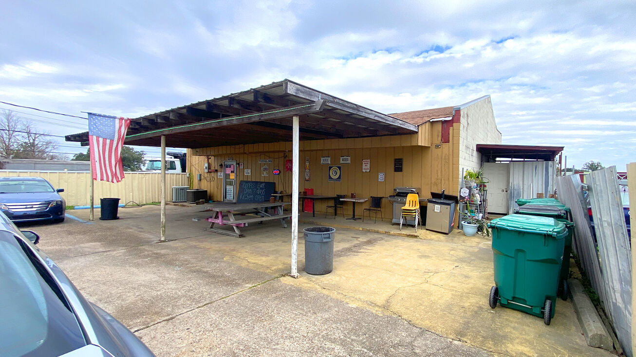 Pictures of Retail, Mixed Use property located at 601 Avondale Garden Rd, Westwego, LA 70094 for sales - image #1