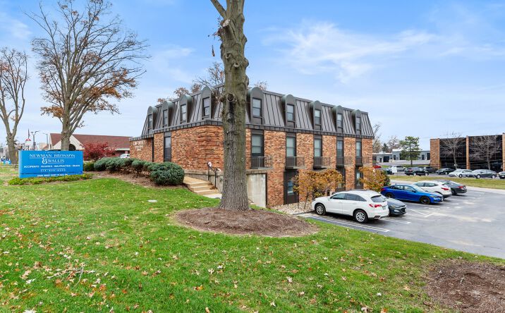 Pictures of Office, Retail property located at 2300 W Port Plaza Dr, St. Louis, MO 63146 for sales - image #1