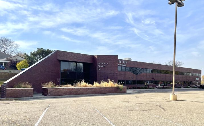 Pictures of Office, Retail property located at 101 Burnsville Pkwy, Burnsville, MN 55337 for sales - image #1