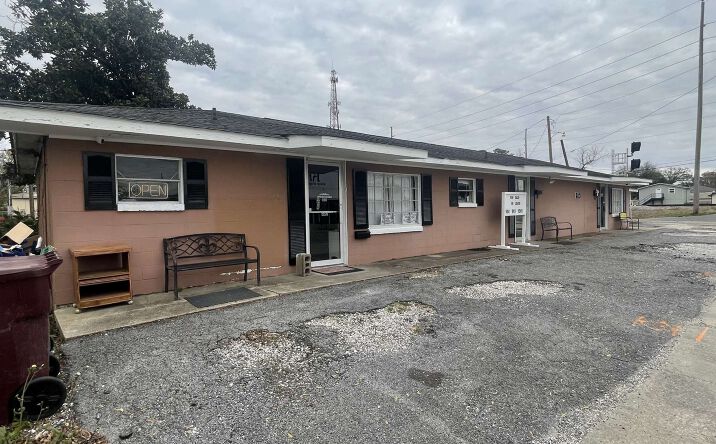 Pictures of Retail property located at 302 Apple St, Norco, LA 70079 for sales - image #1