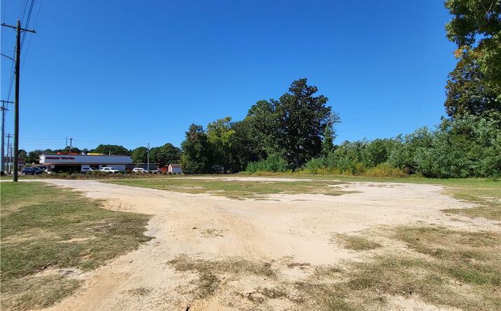 Pictures of Land property located at 3310 Raeford Rd, Fayetteville, NC 28303 for sales - image #1