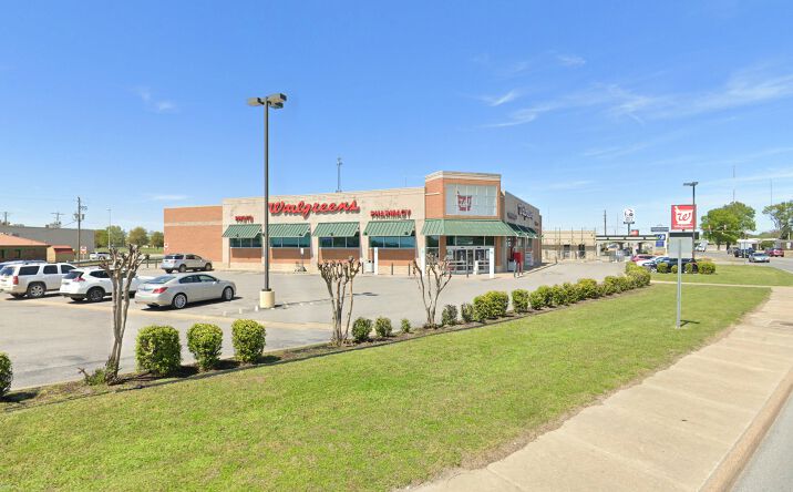 Pictures of Retail property located at 2401 Malcolm Ave, Newport, AR 72112 for sales - image #1