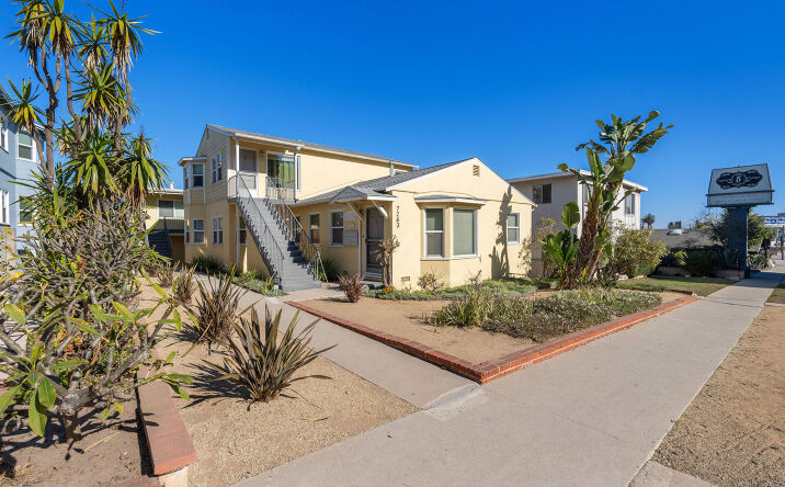Pictures of Multifamily property located at 7263 W Manchester Ave, Los Angeles, CA 90045 for comps - image #1
