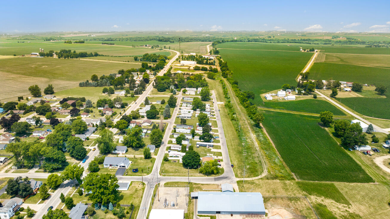Pictures of Mobile Home Park property located at 403 N Ash Ave, Forreston, IL 61030 for sales - image #1