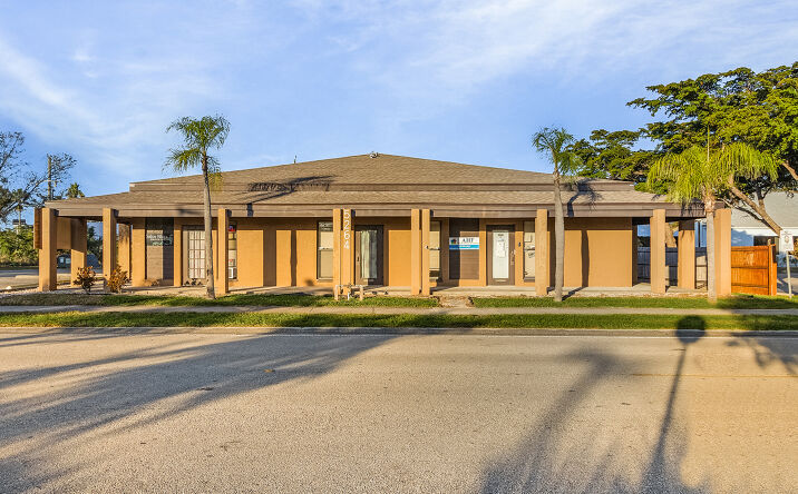 Pictures of Office, Retail property located at 5264 Clayton Ct, Fort Myers, FL 33907 for sales - image #1