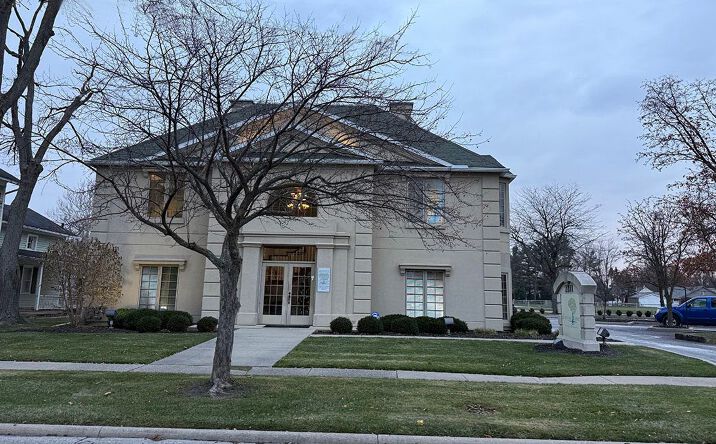 Pictures of Office property located at 2203, 2211, 2221 River Road, Maumee, OH 43537 for sales - image #1