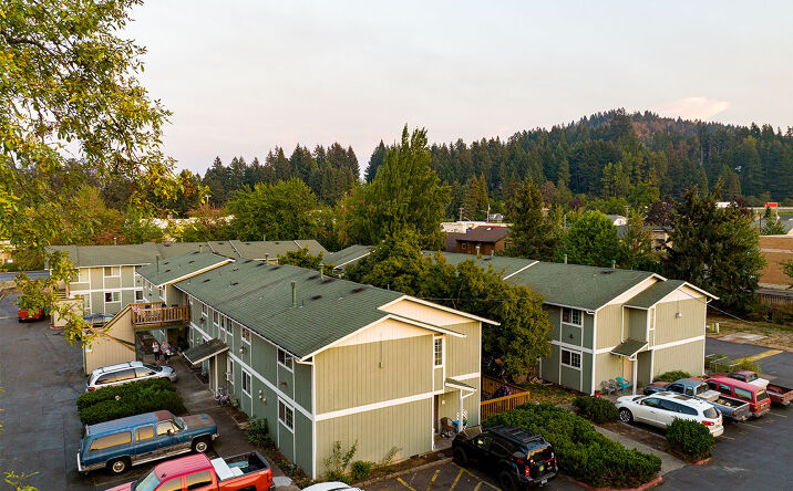 Pictures of Multifamily property located at 125 Gateway Blvd, Cottage Grove, OR 97424 for sales - image #1