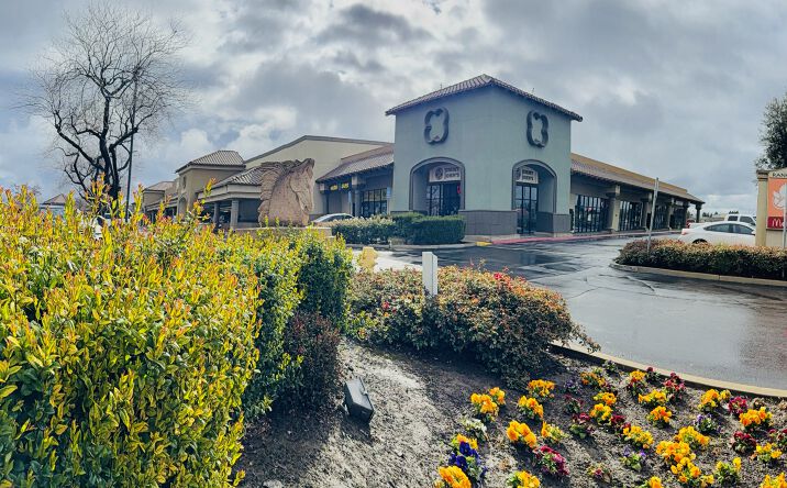 Pictures of Retail property located at 5223 W Walnut Ave, Visalia, CA 93277 for sales - image #1