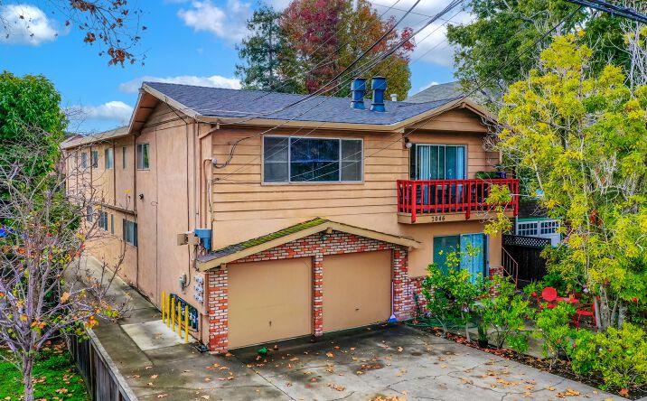 Pictures of Multifamily property located at 2046 San Antonio Ave, Alameda, CA 94501 for sales - image #1