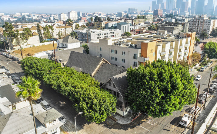 Pictures of Multifamily property located at 944 S Park View St, Los Angeles, CA 90006 for sales - image #1