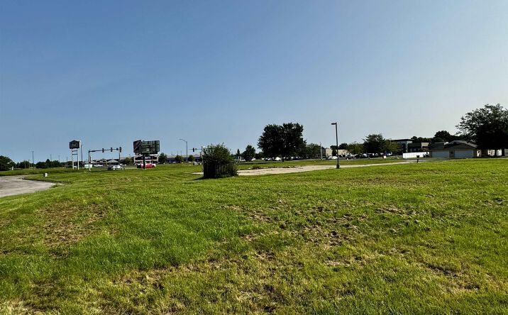 Pictures of Land property located at 343 Home Boulevard, Galesburg, IL 61401 for sales - image #1