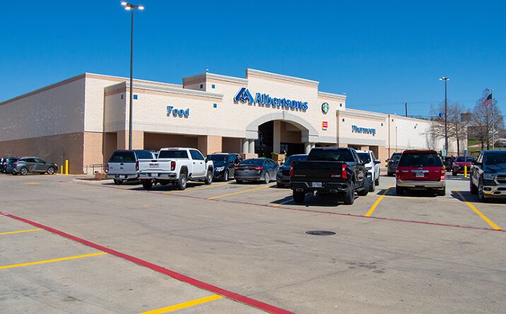 Pictures of Retail property located at 480 NW Pkwy St, Azle, TX 76020 for sales - image #1
