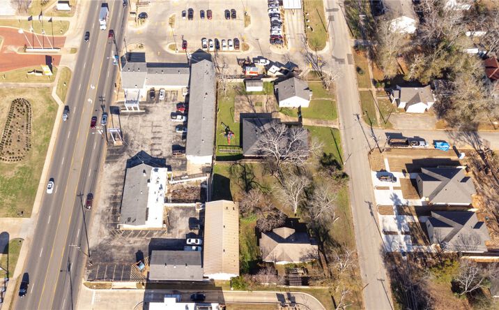 Pictures of Retail property located at 520 S Jackson St, Jacksonville, TX 75766 for sales - image #1