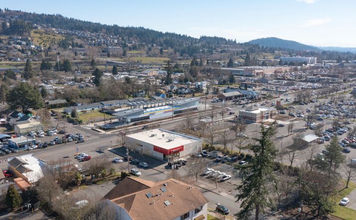 Pictures of Retail property located at 8703 SE 82nd Ave, Portland, OR 97086 for sales - image #1