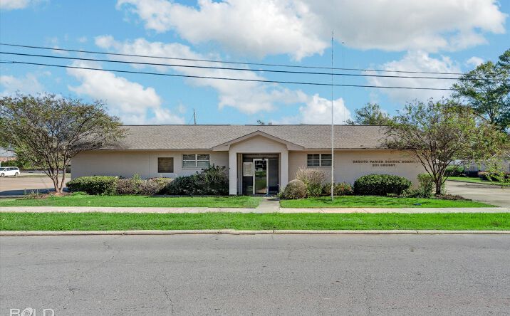 Pictures of Office property located at 201 Crosby St, Mansfield, LA 71052 for sales - image #1