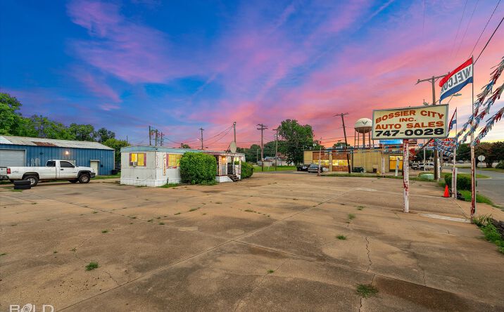 Pictures of Office property located at 935 Westgate Dr, Bossier City, LA 71112 for sales - image #1