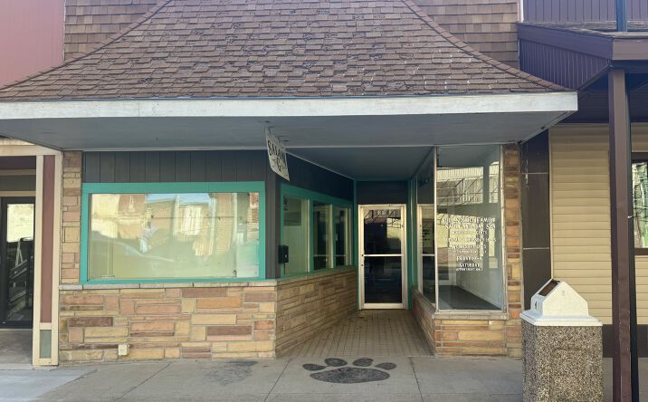 Pictures of Hospitality, Mixed Use, Office, Retail property located at 113 N Maple St, Creston, IA 50801 for sales - image #1