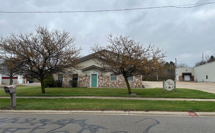 Pictures of Industrial property located at 877 & 883 Whitney Dr, Lapeer, MI 48446 for sales - image #1